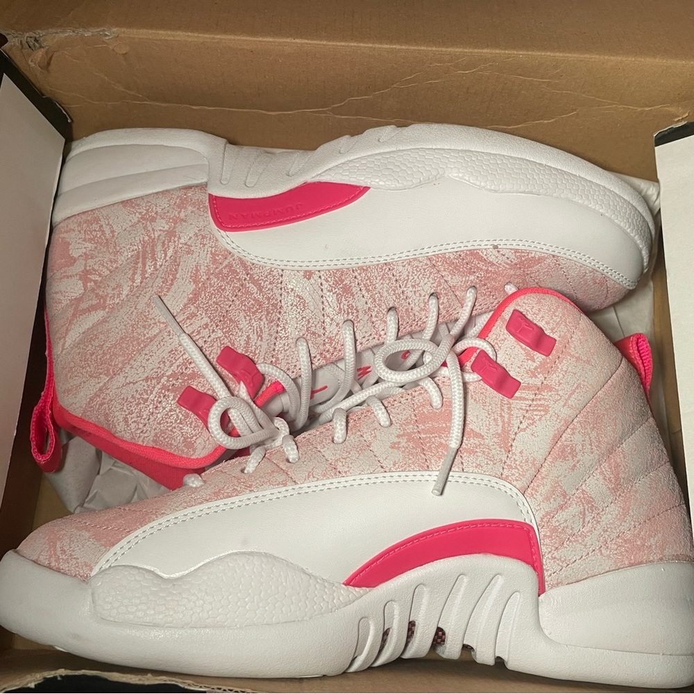 NEVER WORN AIR JORDAN 12 RETRO (GS)